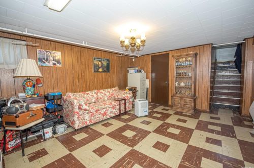 22 Darewood Ln, Valley Stream NY 11581-2408 exterior