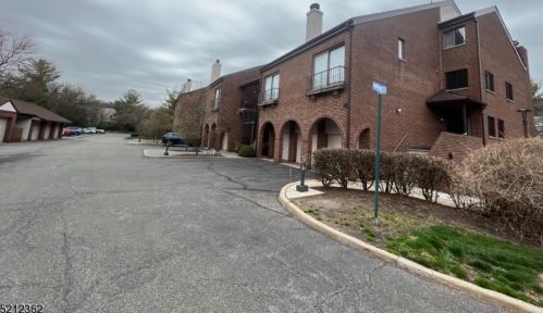 5 Millay Ct, Teaneck, NJ 07666-6465