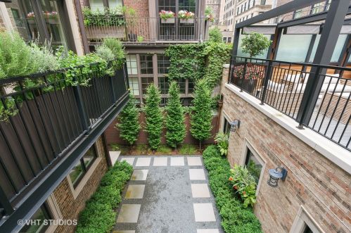 1449 Astor St, Chicago IL 60610-1608 exterior