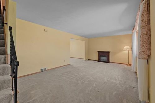 507 Blossom Dr, Pittsburgh, PA 15236-2432