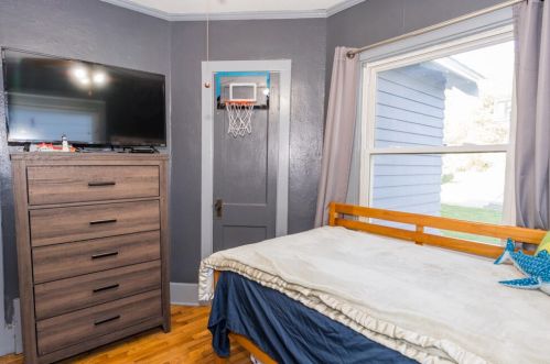 2824 Park St, Kalamazoo MI 49001-4276 exterior