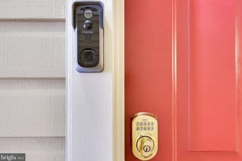 244 Reynolds St, Alexandria VA 22304-4463 exterior