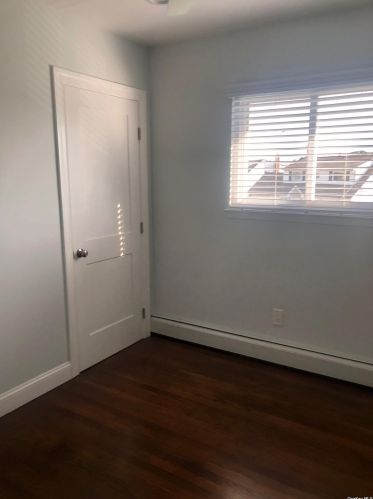 27 Marilyn Ct, Babylon NY  11704-7914 exterior