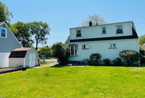 47 Cornell Dr, Clark NJ 07066-3206 exterior