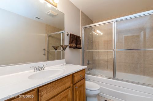 864 Hickman Ln, Bull Valley IL 60098-3027 exterior