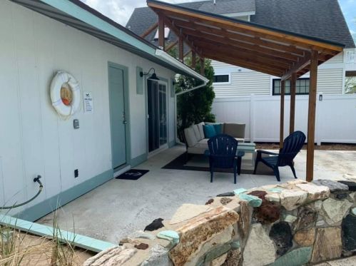 1548 Beach St, Meskegon MI  49441-1006 exterior