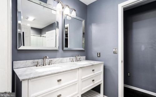 17 Fieldcrest Dr, Columbus NJ  08022-1959 exterior