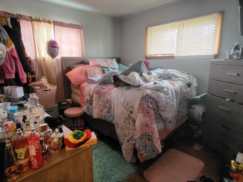 5877 67, Milwaukee WI 53218-1956 exterior