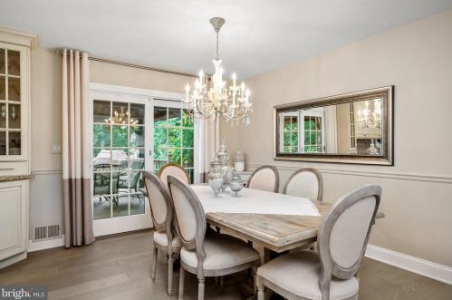 50 Crestwood Dr, Trenton NJ 08690-1938 exterior