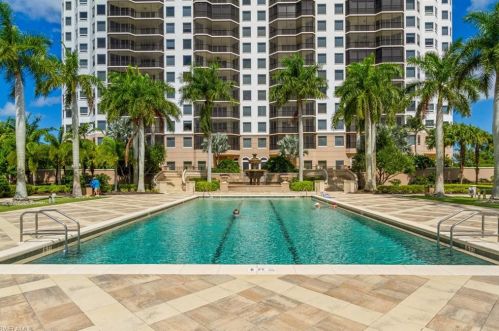 1060 Borghese Ln, Naples FL 34114-7872 exterior