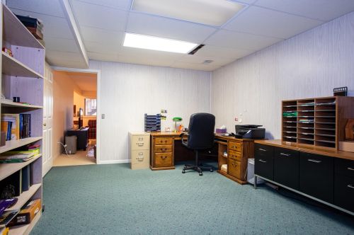 2242 Meadowglen Dr, Grand Rapids MI 49505-6302 exterior