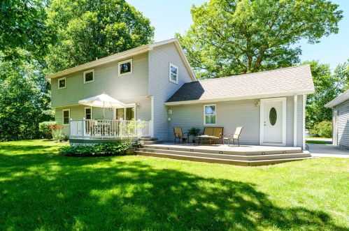 45551 Peninsula Dr, Grand Junction MI 49056-9462 exterior