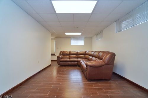 47 Hillside Ave, Berkeley Heights NJ 07922-1708 exterior