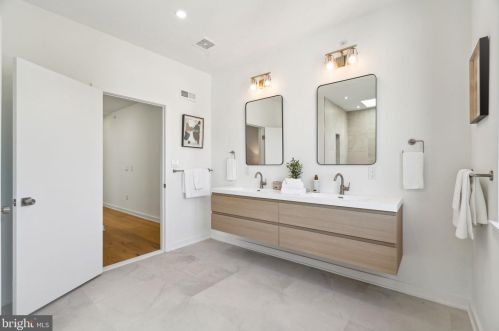 761 Cleveland St, Philadelphia PA 19146-2909 exterior