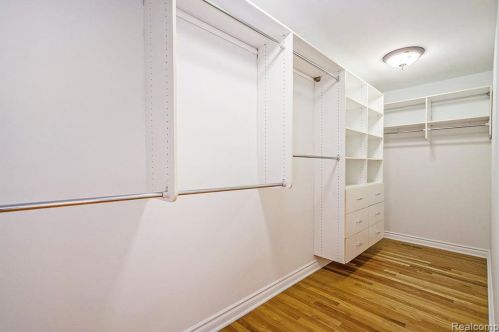 692 Appalachi St, Walled Lake MI  48390-1005 exterior