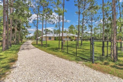 3195 21st Ave, Naples, FL 34117-6600