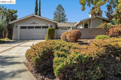 717 Navaronne Way, Concord, CA 94518-2322