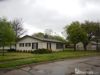 3202 Dartmouth Dr, Irving TX  75062-8906 exterior