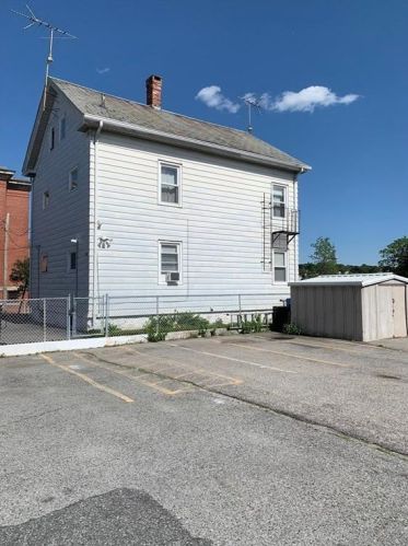138 High St, Woonsocket RI 02895-4333 exterior