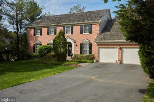 9720 Avenel Farm Dr, Rockville, MD 20854-5406