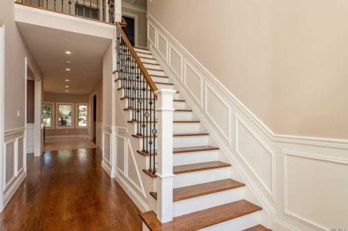 111 Woodlawn Ave, Valley Stream NY exterior