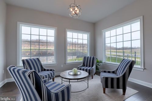 453 Delp Rd, Lancaster PA 17601-2915 exterior