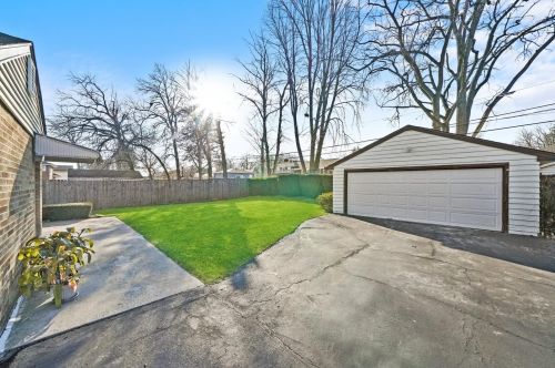 500 Berwick Blvd, Waukegan IL 60085-3410 exterior