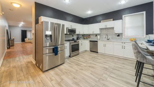 1612 20 Ave, Broadview IL 60153-2945 exterior