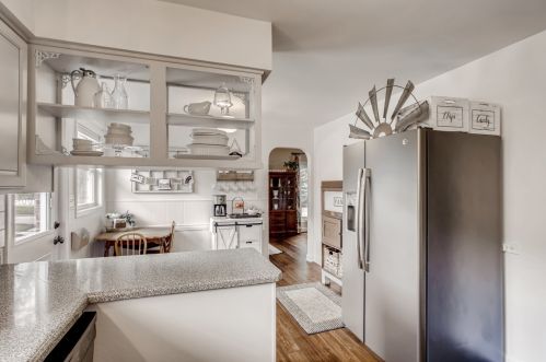 366 Commonwealth Ln, Elmhurst IL 60126-4918 exterior