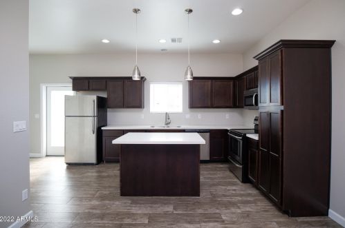 3120 37th St, Phoenix, AZ 85018-6302