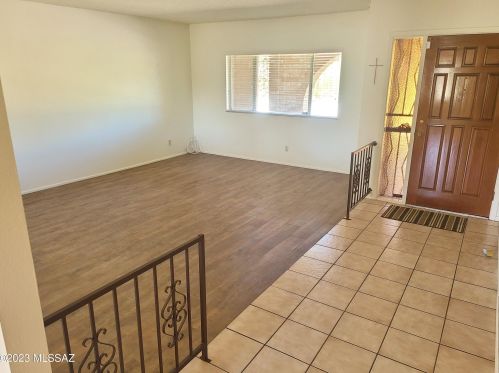 11364 Prince Rd, Tucson AZ 85705-3025 exterior