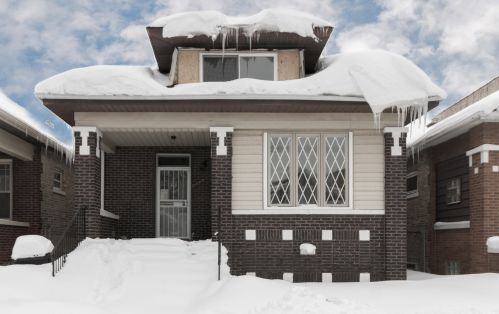 7545 Champlain Ave, Chicago, IL 60619-2222