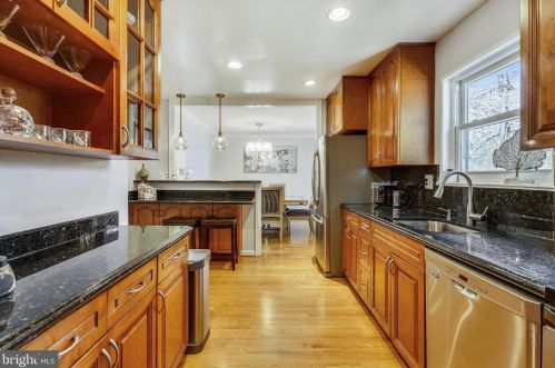 10 Grovepoint Ct, Rockville MD 20854-5505 exterior