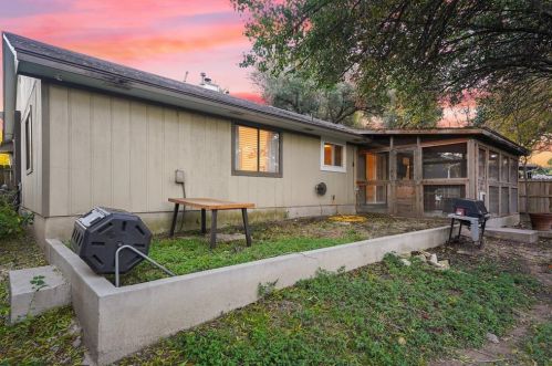 8408 Dixon Dr, Austin TX 78745-7515 exterior