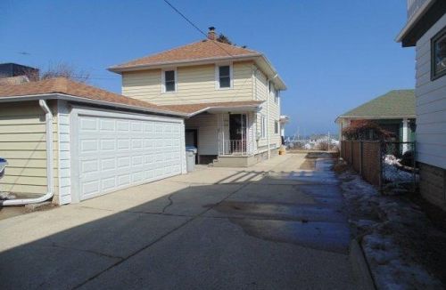 2730 Shore Dr, Milwaukee, WI 53207-2324