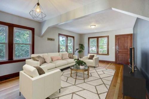 1037 Colne St, Saint Paul, MN 55103-1345