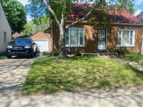 4223 41st St, Milwaukee, WI 53221-5750