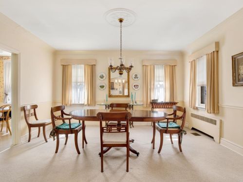 7442 Cromwell Dr, Saint Louis MO 63105-2919 exterior