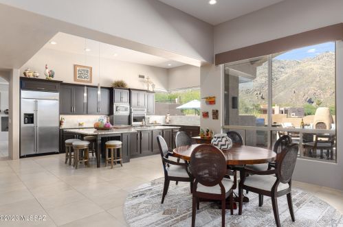 6185 Avenida De Chaparron, Tucson AZ  85750-1244 exterior