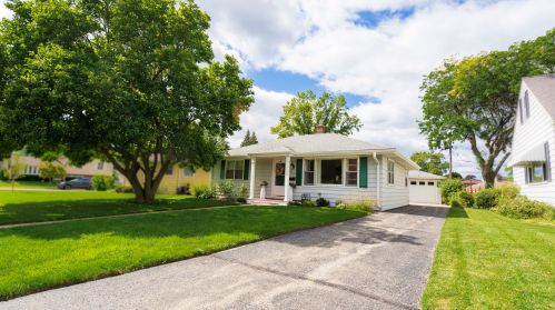 1904 Jackson St, Waukegan, IL 60087-4965