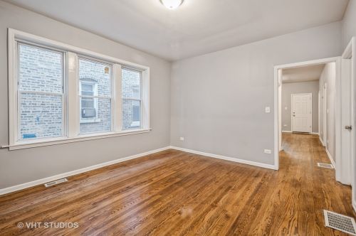 8720 Muskegon Ave, Chicago IL 60617-4935 exterior