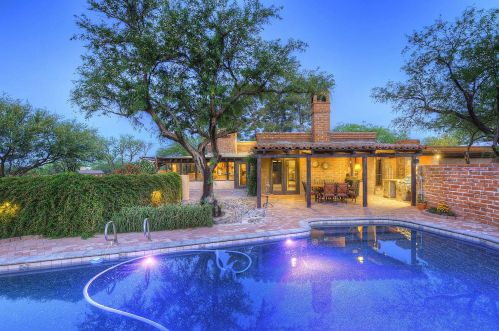 11330 Tanque Verde Rd, Tucson AZ  85749-8525 exterior