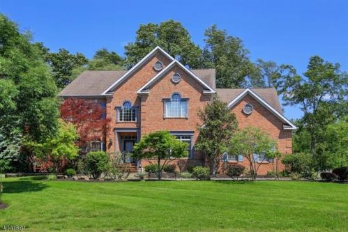 32 Briarwood Dr, Warren NJ  07059-6780 exterior