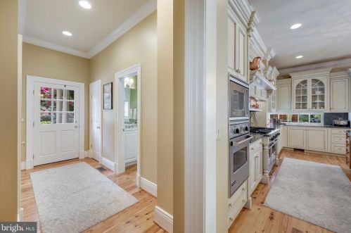 11720 Centurion Way, Rockville MD 20854-6420 exterior