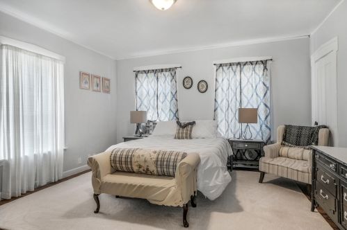 514 Kalamazoo St, Paw Paw MI 49079-1130 exterior