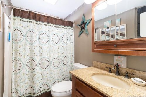 54 Roosevelt Blvd, Enfield CT 06082-2041 exterior