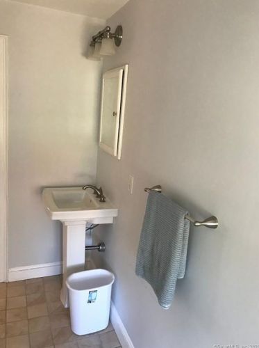 20 Maple St, Enfield CT 06082-4615 exterior