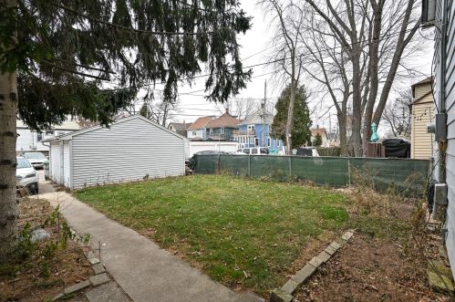 3269 Bartlett Ave, Milwaukee WI  53211-3022 exterior