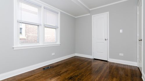 8455 Kingston Ave, Chicago IL 60617-1912 exterior