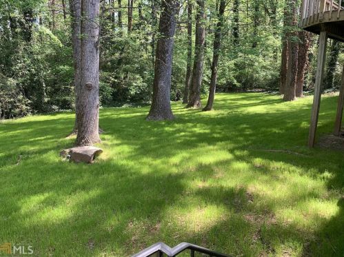 2565 Hawthorne Dr, Atlanta GA 30345-2039 exterior